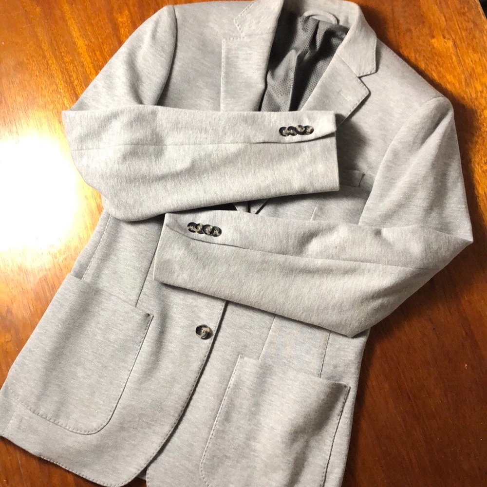 Casual, unlined knit blazer with patch pockets